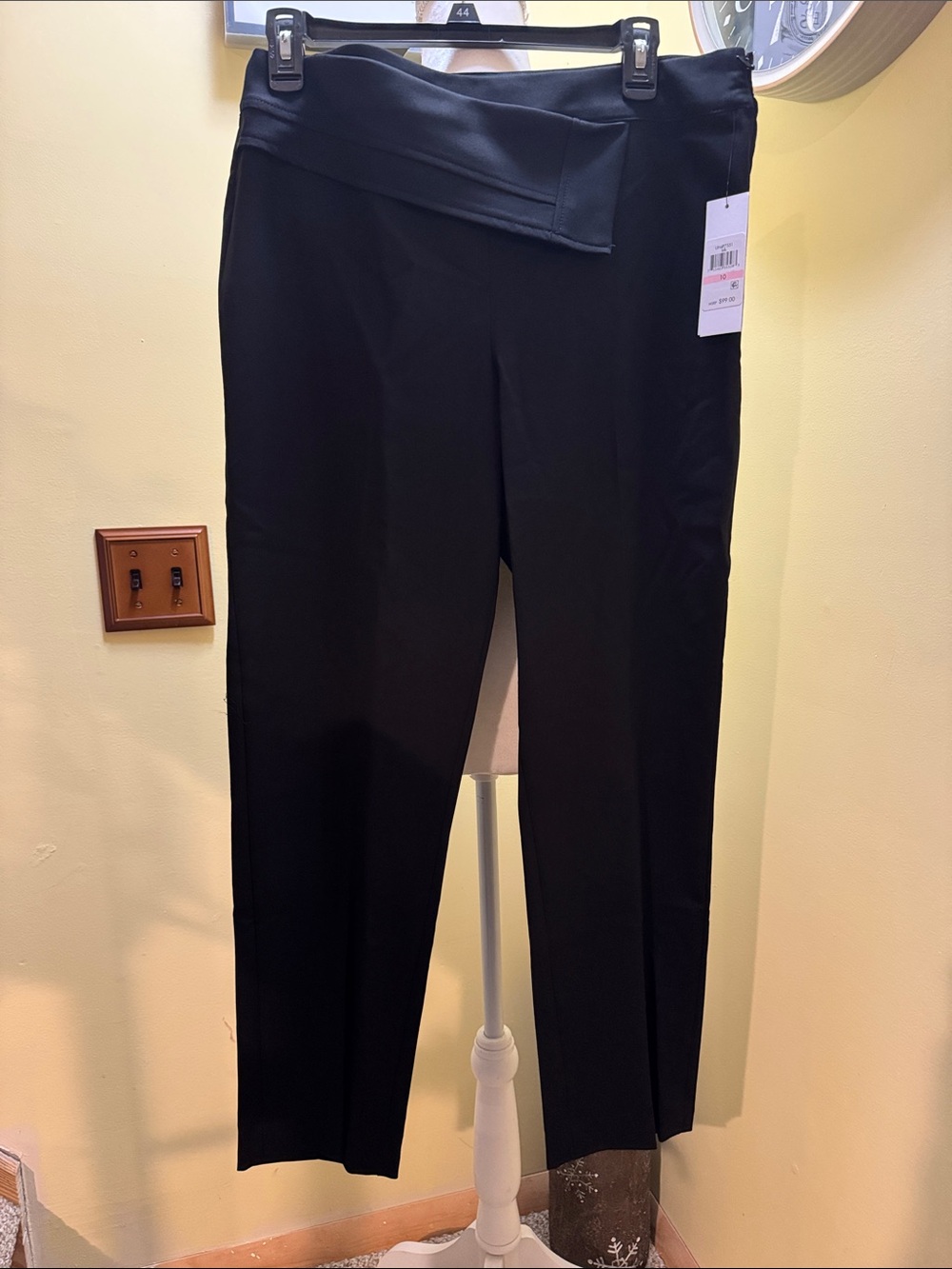 NWT DKNY fold over ankle pants size 10.